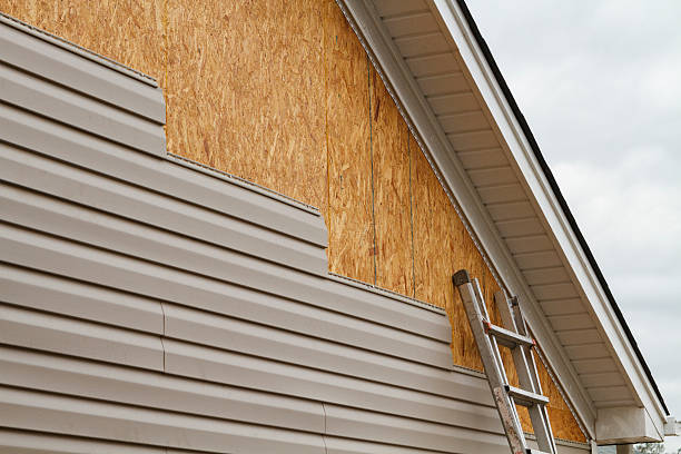 Professional Emergency Siding Repair technician working in Vashon, WA